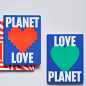 Preview: Nuuna, Notizbuch,Flex-Cover aus recyceltem Leder Seiten Punktraster, bedruckt blau-rot-weiss-gruen, Planet Love, style